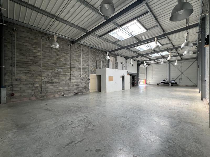 Local d'activités - 376 m² - 4 pièces