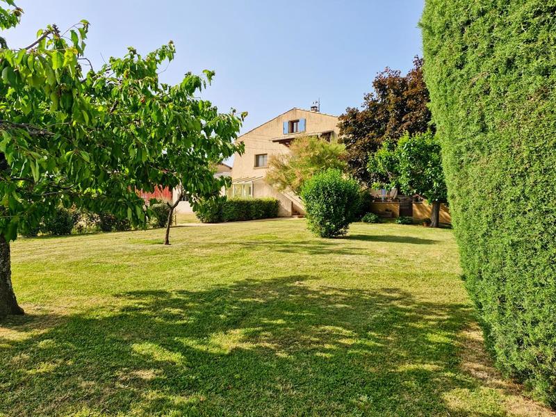 Propriété - 390 m² - 14 pièces