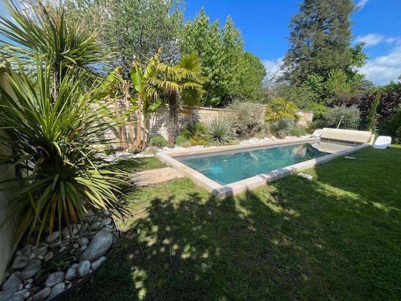 Maison - 221 m² - 6 pièces