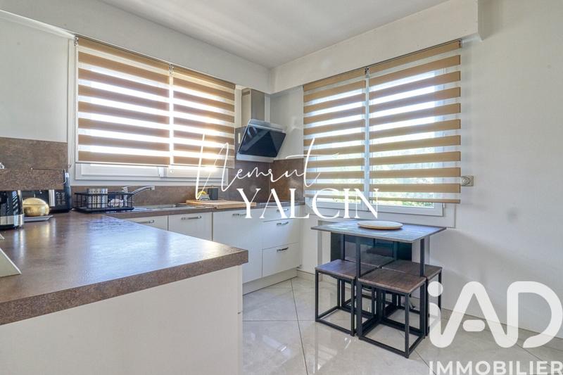 Maison - 200 m² - 7 pièces