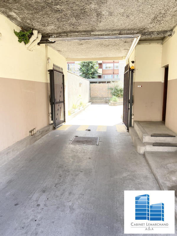 Parking / Garage - 12 m²