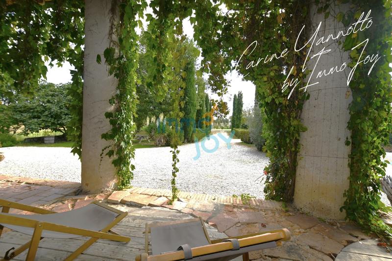 Maison - 240 m² - 8 pièces