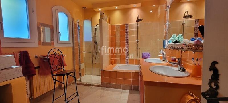 Maison - 220 m² - 7 pièces