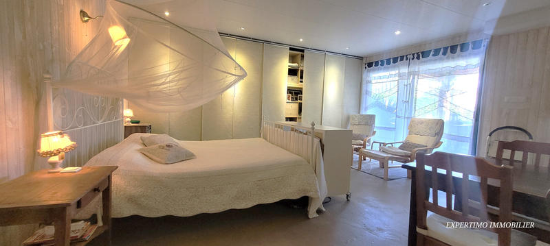 Maison - 220 m² - 9 pièces