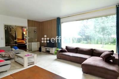 Maison - 245 m² - 7 pièces