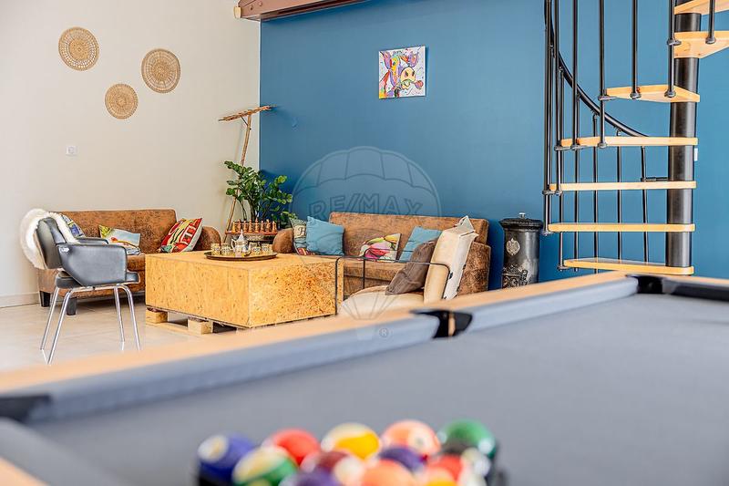 Maison - 282 m² - 8 pièces