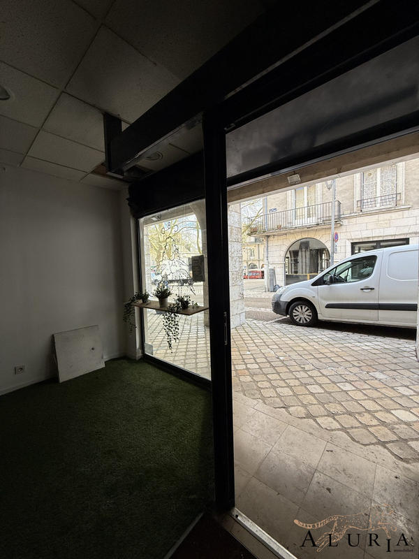 Local commercial - 47 m² - 3 pièces