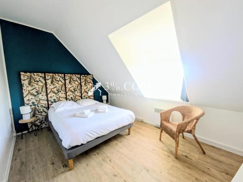 Maison - 210 m² - 11 pièces