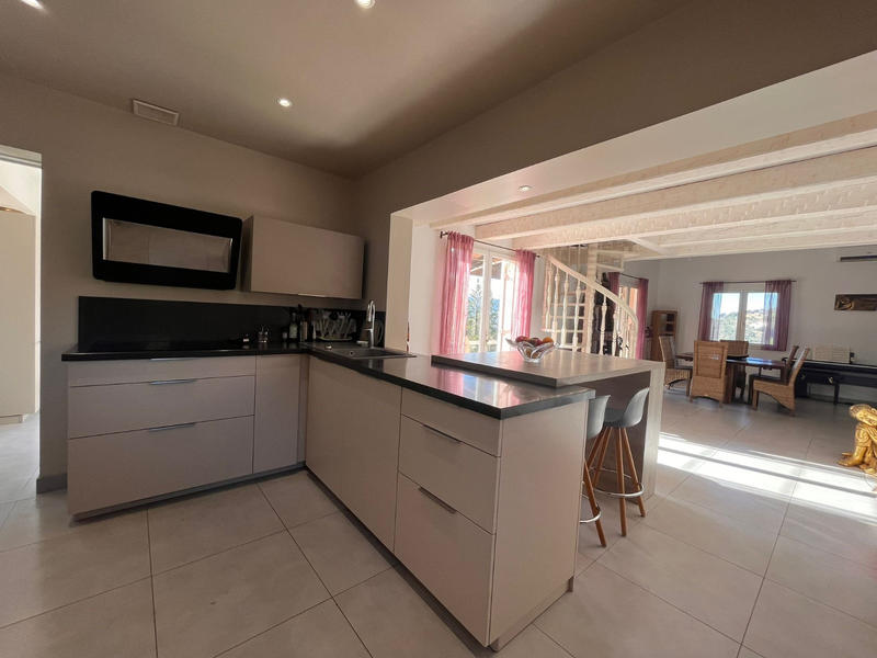 Villa - 241 m² - 7 pièces