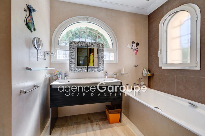 Villa - 247 m² - 7 pièces