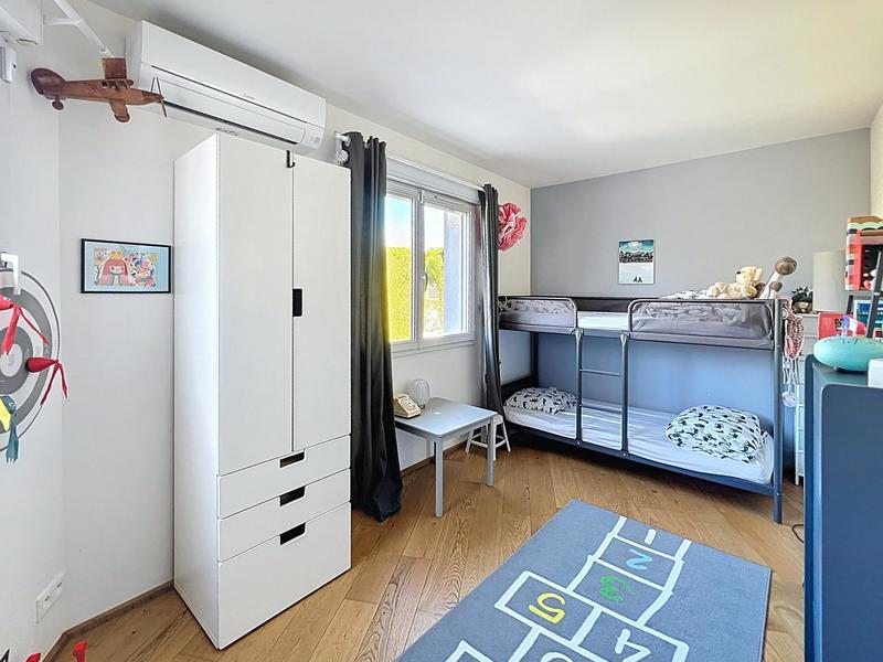 Maison - 241 m² - 10 pièces