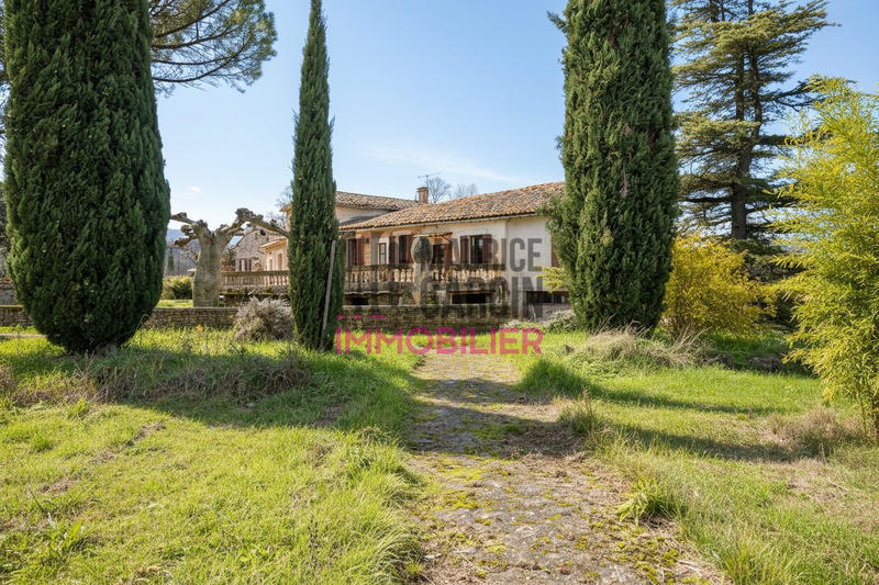 Maison ancienne - 222 m² - 8 pièces