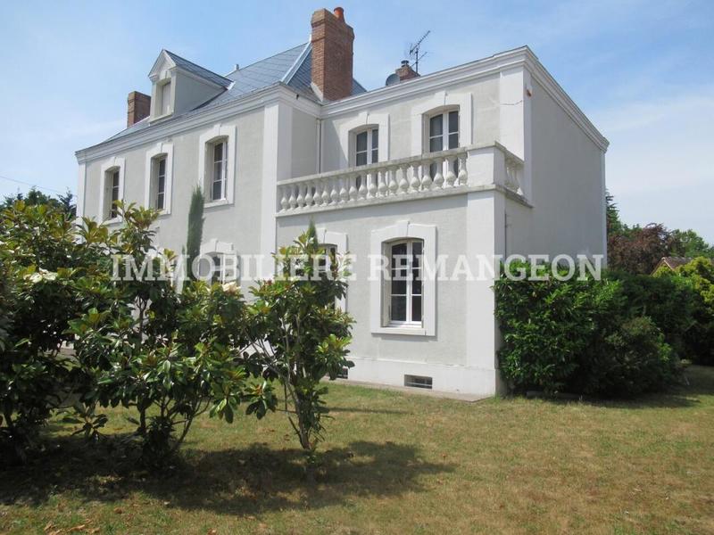 Demeure - 262 m² - 9 pièces