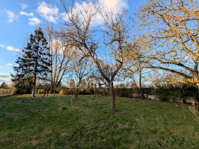 Terrain constructible - 925 m²