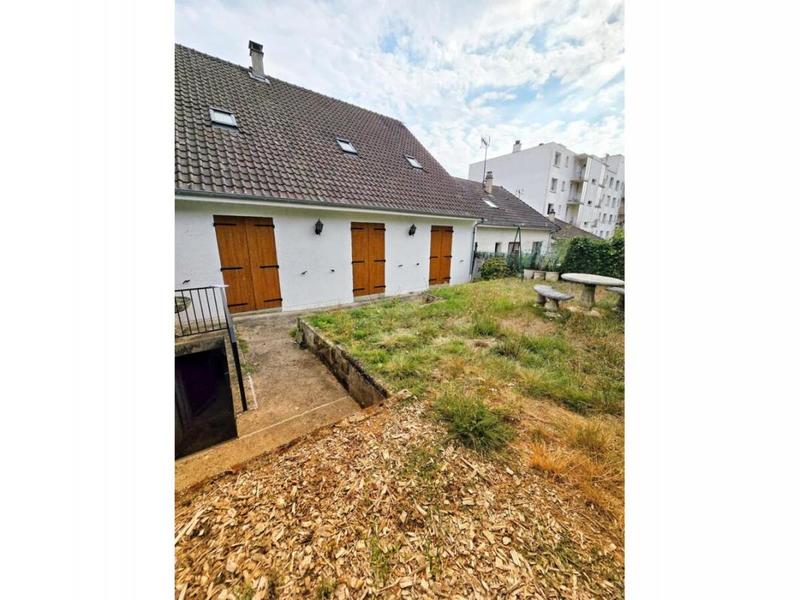 Maison - 180 m² - 10 pièces