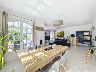 Maison - 170 m² - 6 pièces