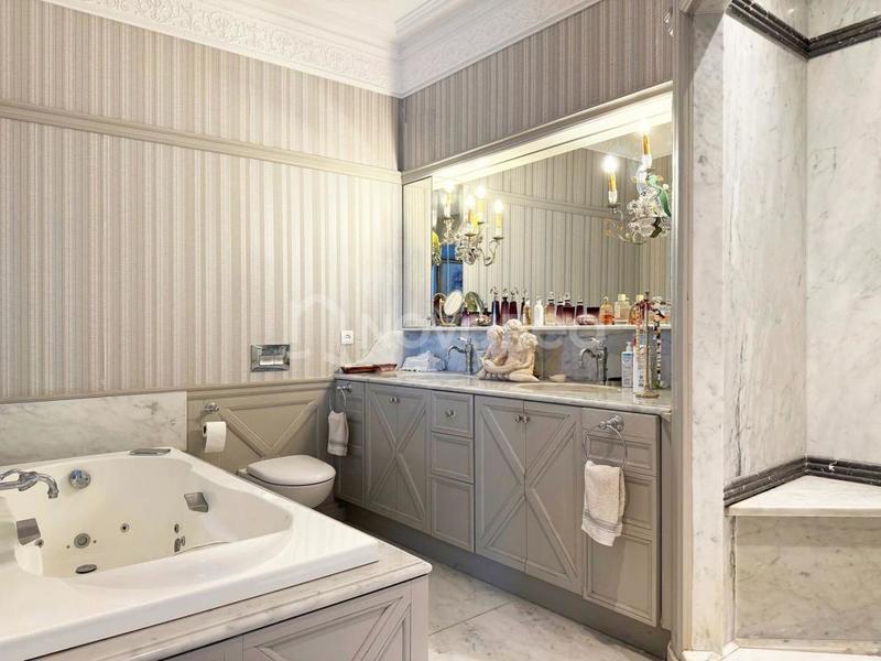 Appartement - 300 m² - 8 pièces