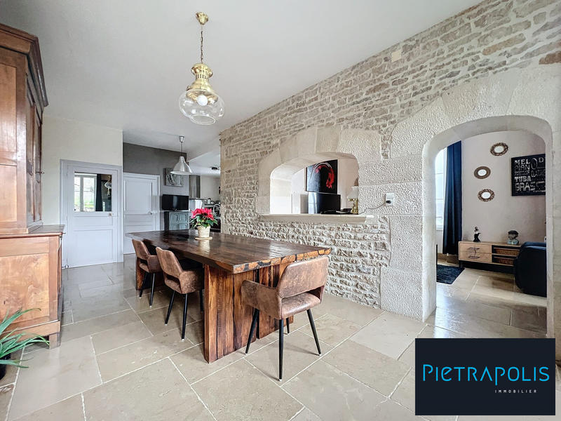 Maison - 196 m² - 7 pièces