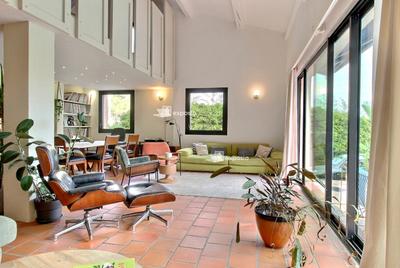 Maison - 222 m² - 8 pièces