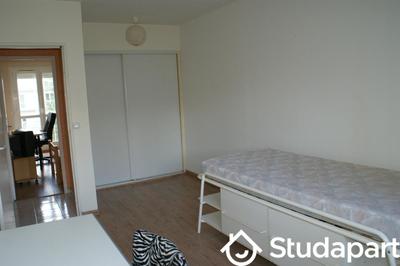 Chambre - 10 m² - 1 pièce