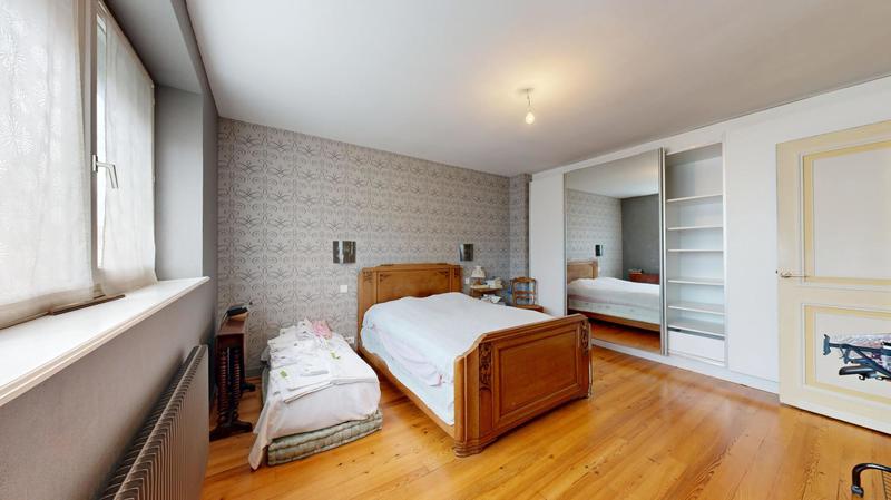 Maison - 165 m² - 9 pièces