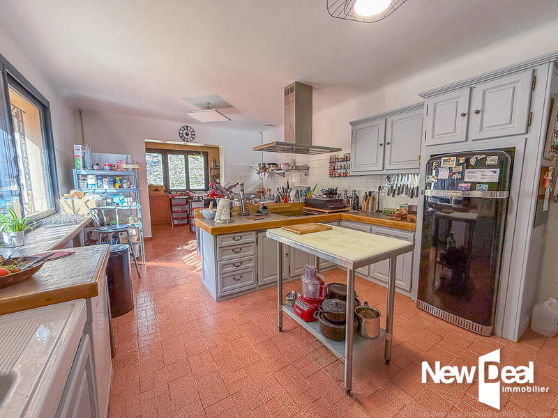 Propriété - 225 m² - 5 pièces