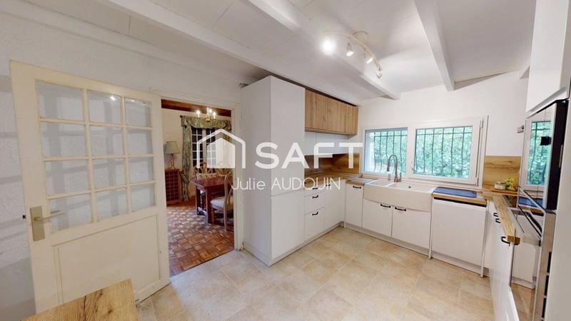 Maison - 202 m² - 8 pièces