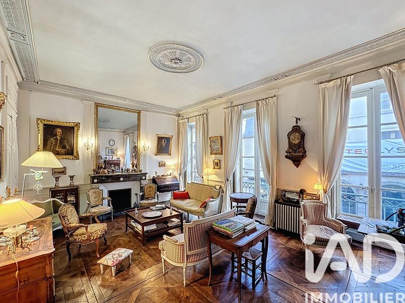 Appartement - 260 m² - 8 pièces