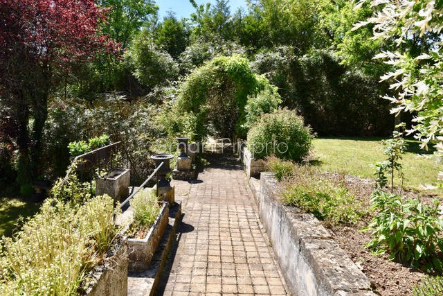 Propriété - 450 m² - 19 pièces