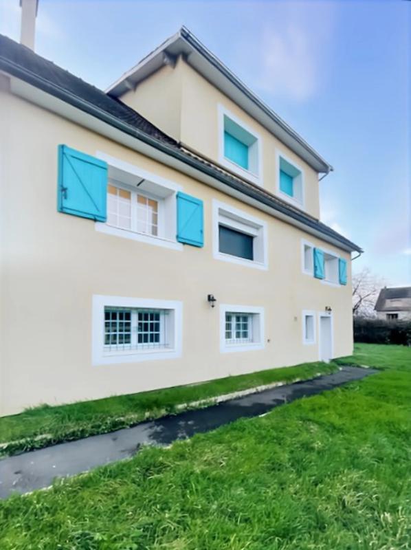 Maison - 235 m² - 7 pièces