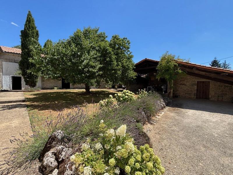 Propriété - 429 m² - 17 pièces