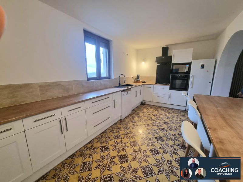 Maison traditionnelle - 197 m² - 9 pièces