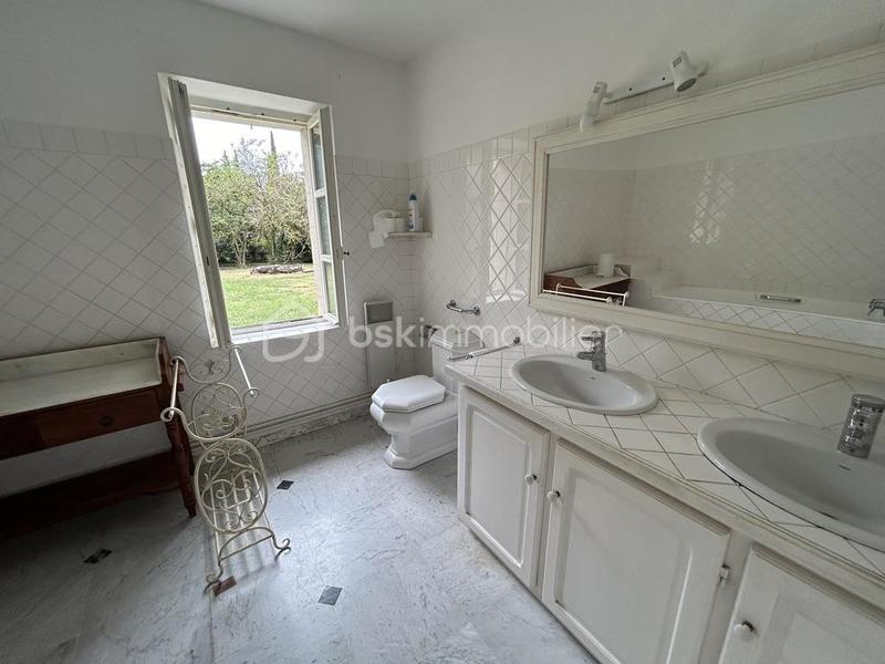 Propriété - 332 m² - 8 pièces