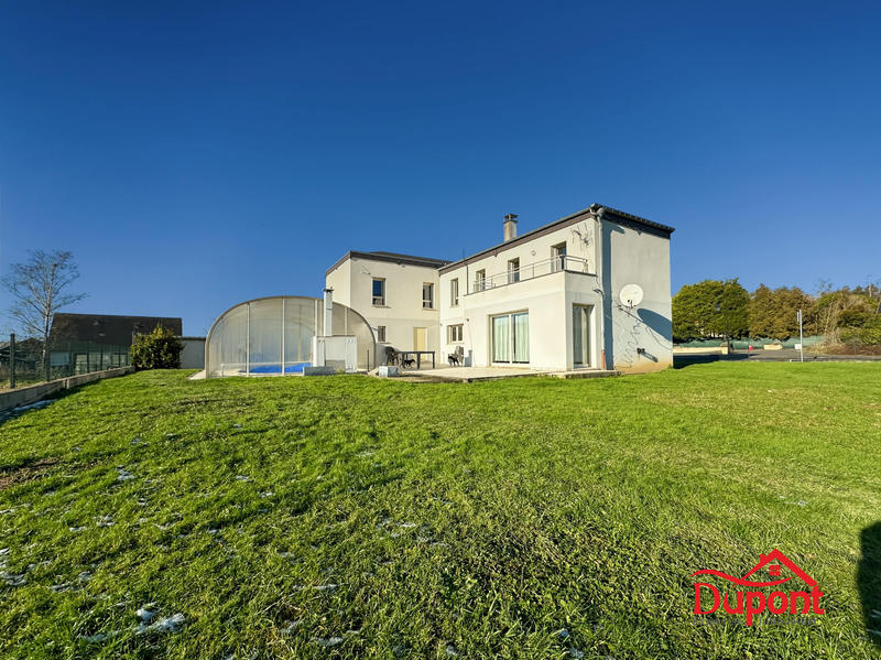 Maison - 210 m² - 9 pièces