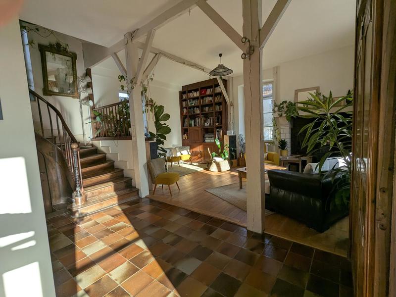 Maison - 250 m² - 10 pièces