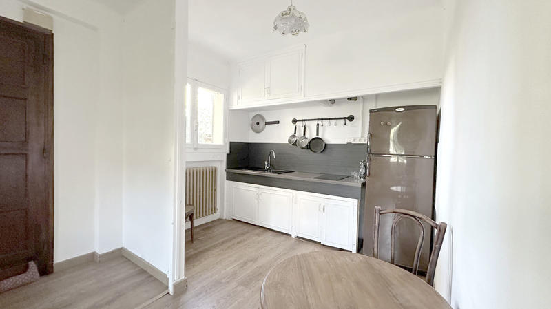 Maison - 260 m² - 10 pièces