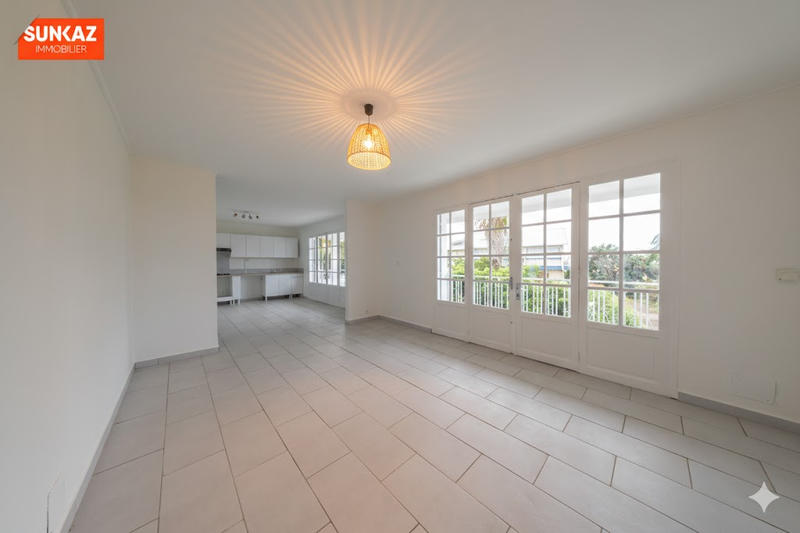 Appartement - 90 m² - 4 pièces