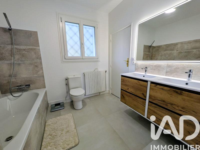 Maison - 210 m² - 8 pièces