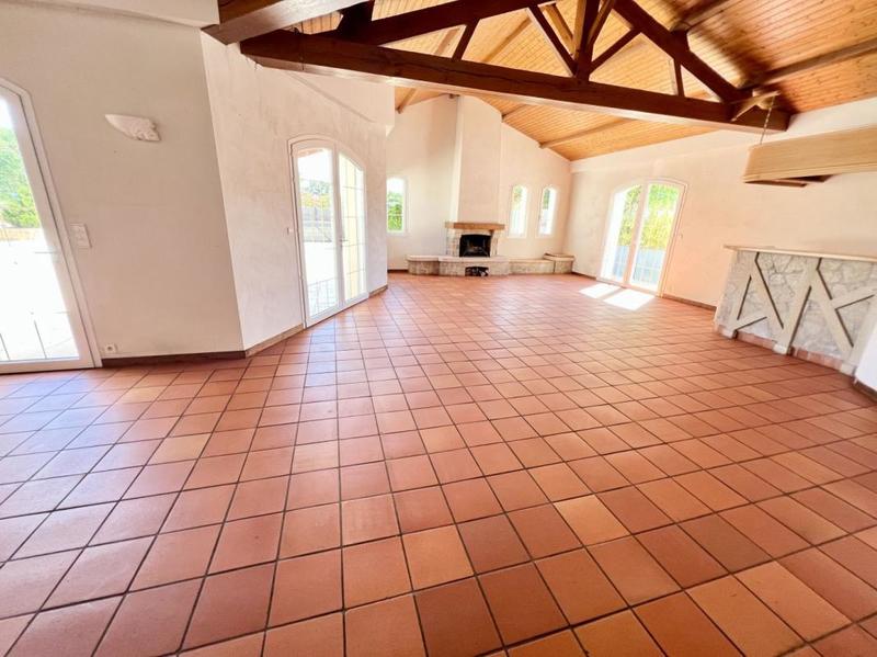 Propriété - 200 m² - 6 pièces