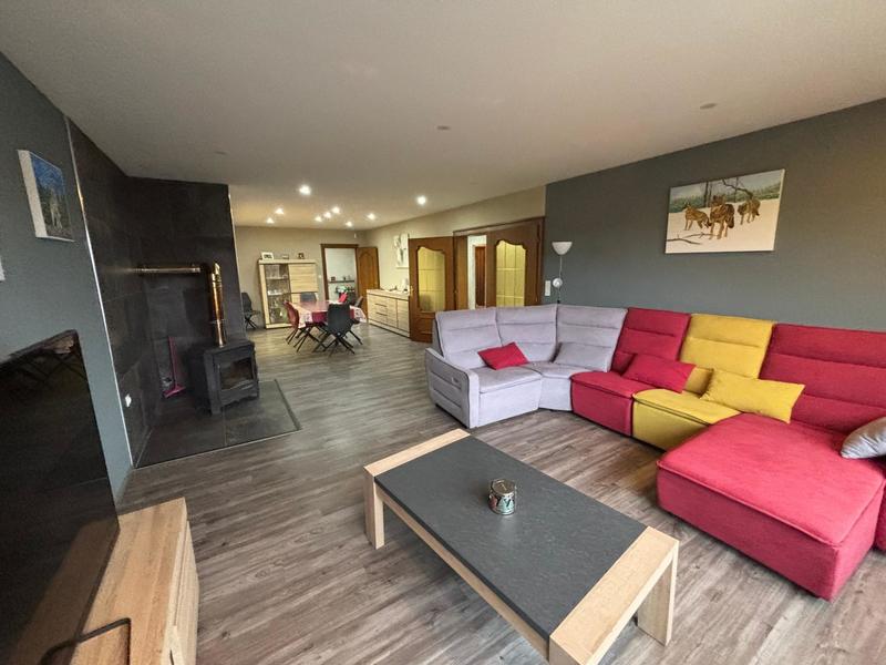 Maison - 256 m² - 8 pièces