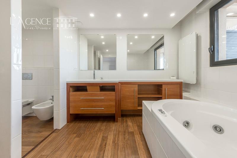 Appartement - 250 m² - 5 pièces