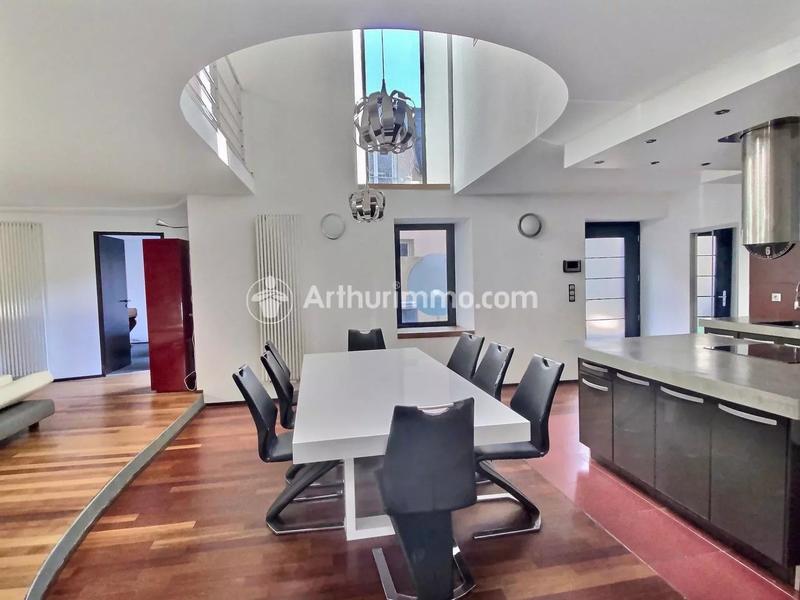 Maison - 240 m² - 8 pièces