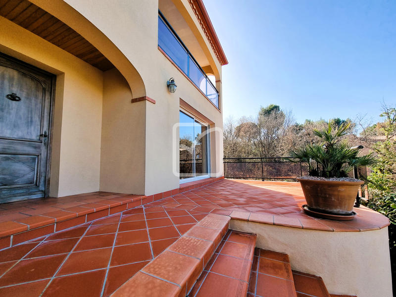 Propriété - 217 m² - 6 pièces