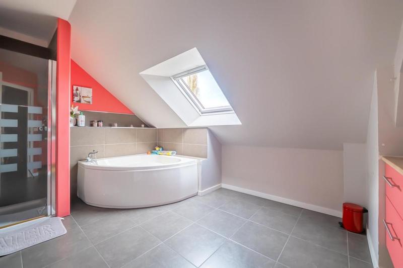 Maison traditionnelle - 156 m² - 6 pièces