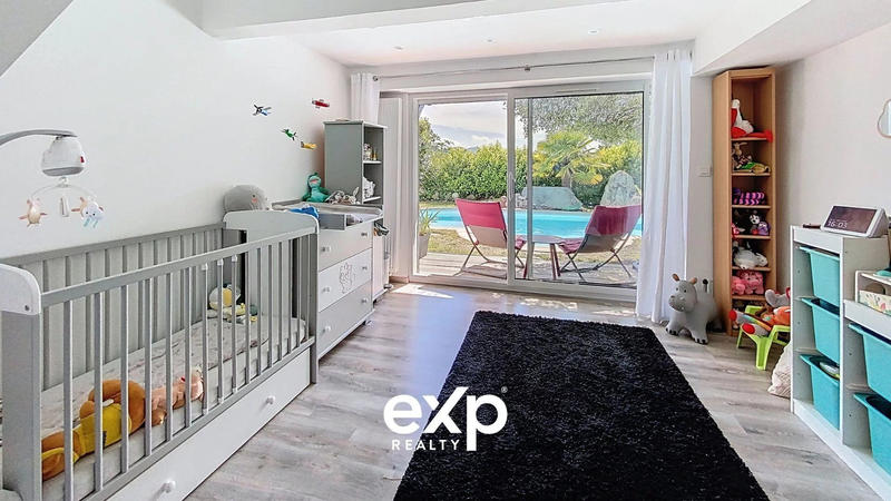 Maison - 219 m² - 9 pièces