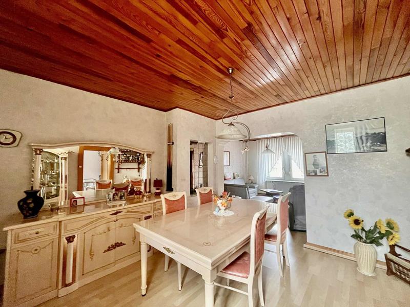 Maison - 215 m² - 12 pièces