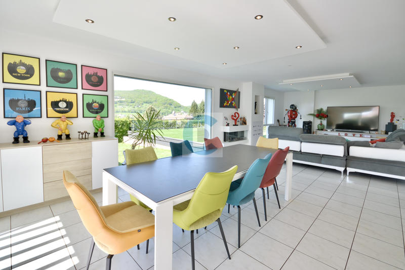 Maison - 228 m² - 8 pièces