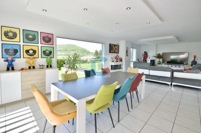 Maison - 228 m² - 8 pièces