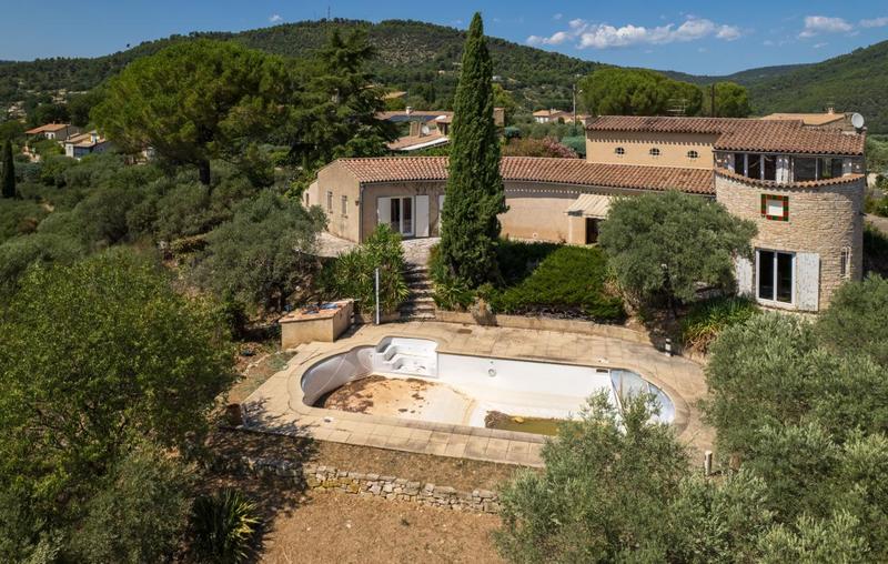 Maison - 210 m² - 5 pièces