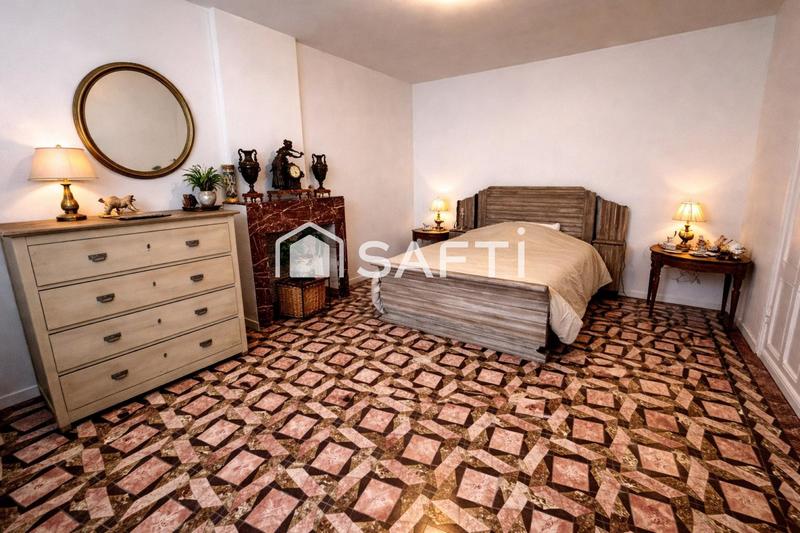 Maison - 252 m² - 10 pièces